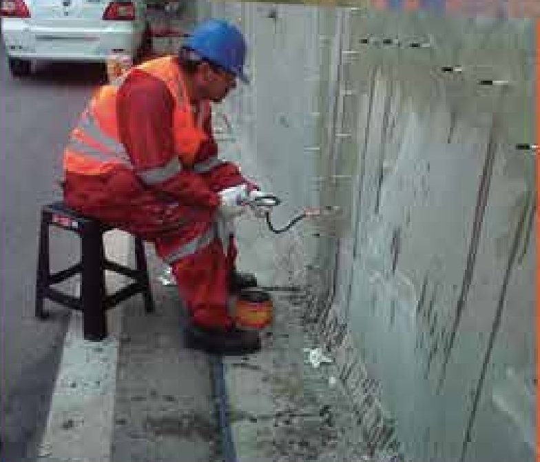 Inyección de fisuras en muro de concreto